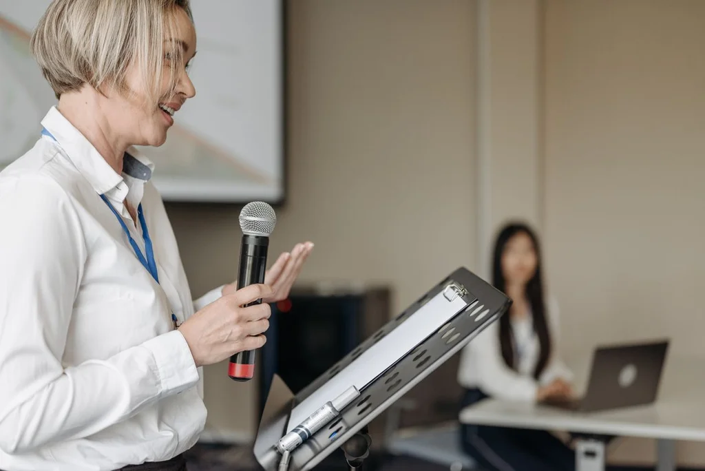 Dominando el Speaking del TOEFL iBT: Estrategias y respuestas más naturales